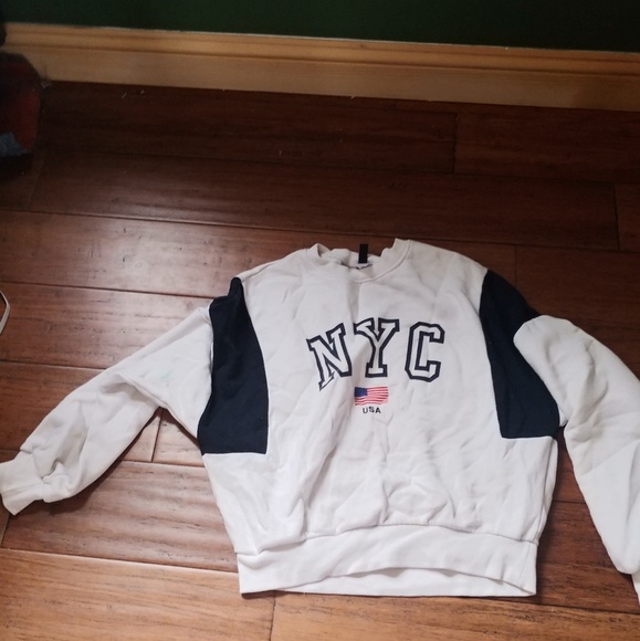 Woman clotjes and sweatshirts - Picture 8 of 8